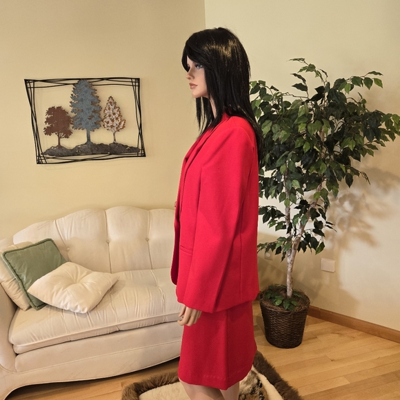 Classic Collection Woman's Red Business Suit with Belt, Size 12 - Picture 3 of 8